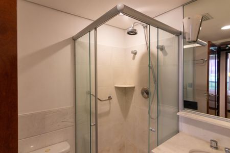 Apartamento à venda com 85m², 2 quartos e 2 vagasBanheiro da Suíte 1