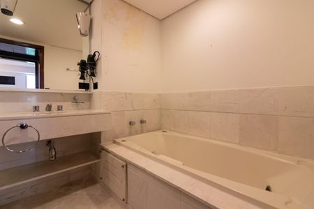 Apartamento à venda com 85m², 2 quartos e 2 vagasBanheiro da Suíte 1