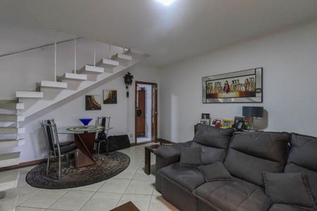 Casa à venda com 100m², 3 quartos e 2 vagas Casa à venda com 100m², 3 quartos e 2 vagasSala