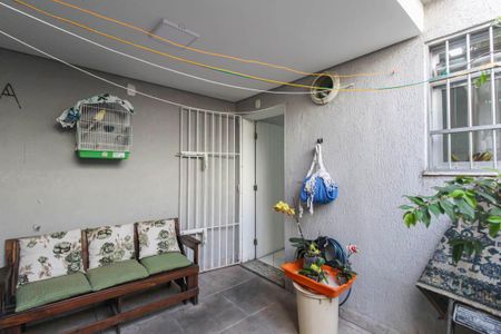 Casa à venda com 100m², 3 quartos e 2 vagas Casa à venda com 100m², 3 quartos e 2 vagasQuintal