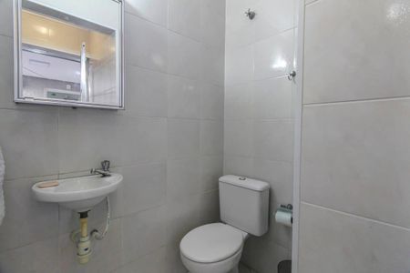 Casa à venda com 100m², 3 quartos e 2 vagas Casa à venda com 100m², 3 quartos e 2 vagasBanheiro de Serviço