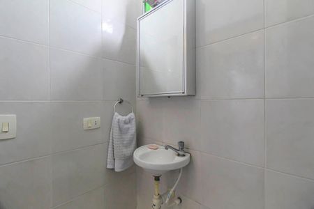 Casa à venda com 100m², 3 quartos e 2 vagas Casa à venda com 100m², 3 quartos e 2 vagasBanheiro de Serviço