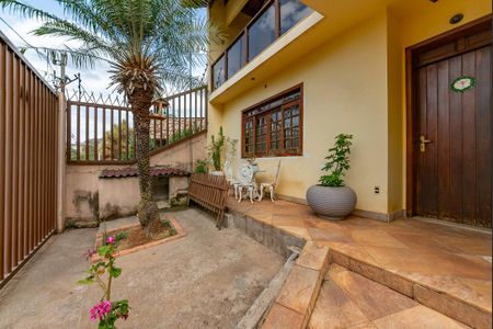 Casa para alugar com 389m², 5 quartos e 2 vagasEntrada