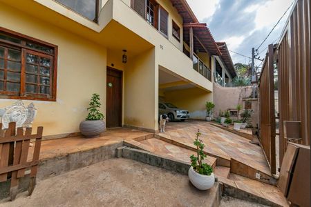 Casa para alugar com 389m², 5 quartos e 2 vagasEntrada