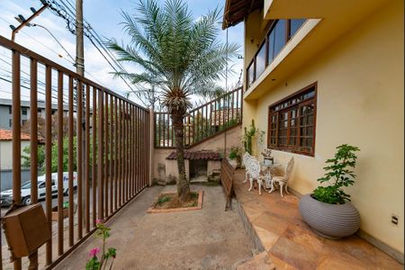 Casa para alugar com 389m², 5 quartos e 2 vagasEntrada