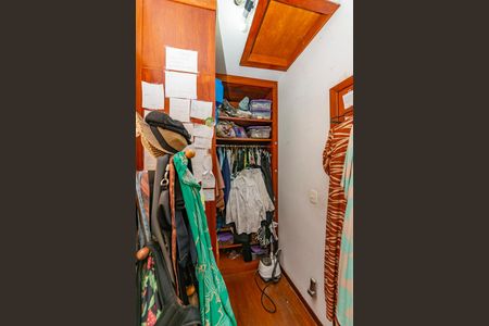 Casa para alugar com 389m², 5 quartos e 2 vagasCloset da suíte 1