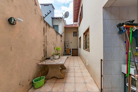 Casa para alugar com 389m², 5 quartos e 2 vagasQuintal