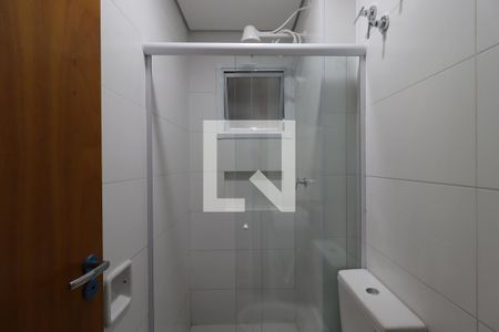 Banheiro de kitnet/studio para alugar com 1 quarto, 17m² em Vila Sao Pedro, Santo André