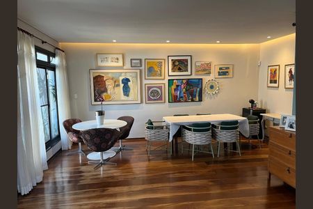 Casa à venda com 210m², 4 quartos e 3 vagas Casa à venda com 210m², 4 quartos e 3 vagasFoto 01