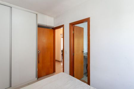 Apartamento à venda com 65m², 3 quartos e 2 vagas Apartamento à venda com 65m², 3 quartos e 2 vagasSuíte