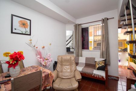 Sala de casa de condomínio para alugar com 2 quartos, 50m² em Jardim Vivan, São Paulo