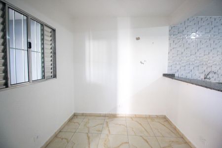 Sala de casa para alugar com 2 quartos, 68m² em Parque Ipe, São Paulo