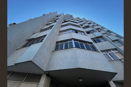 Apartamento à venda com 61m², 2 quartos e 1 vaga Apartamento à venda com 61m², 2 quartos e 1 vagaFachada