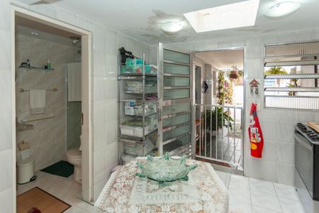 Casa à venda com 160m², 5 quartos e 4 vagasEdícula - Cozinha