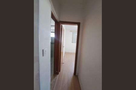 Corredor de apartamento à venda com 2 quartos, 60m² em Quitaúna, Osasco