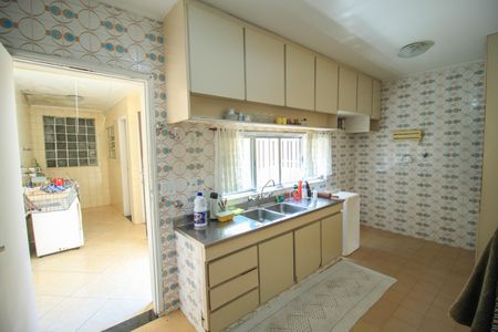 Casa à venda com 385m², 4 quartos e 7 vagas Casa à venda com 385m², 4 quartos e 7 vagasCozinha