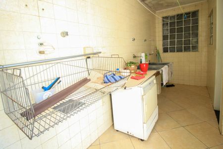 Casa à venda com 385m², 4 quartos e 7 vagas Casa à venda com 385m², 4 quartos e 7 vagasÁrea de Serviço