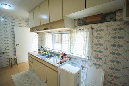 Casa à venda com 385m², 4 quartos e 7 vagas Casa à venda com 385m², 4 quartos e 7 vagasCozinha