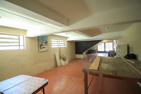 Casa à venda com 385m², 4 quartos e 7 vagas Casa à venda com 385m², 4 quartos e 7 vagasÁrea comum