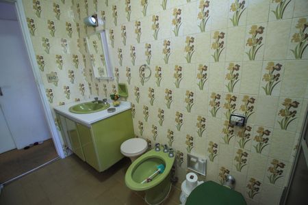 Casa à venda com 385m², 4 quartos e 7 vagas Casa à venda com 385m², 4 quartos e 7 vagasBanheiro Suíte