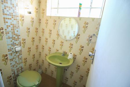 Casa à venda com 385m², 4 quartos e 7 vagas Casa à venda com 385m², 4 quartos e 7 vagasLavabo