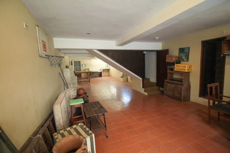 Casa à venda com 385m², 4 quartos e 7 vagas Casa à venda com 385m², 4 quartos e 7 vagasÁrea comum