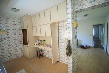 Casa à venda com 385m², 4 quartos e 7 vagas Casa à venda com 385m², 4 quartos e 7 vagasCozinha