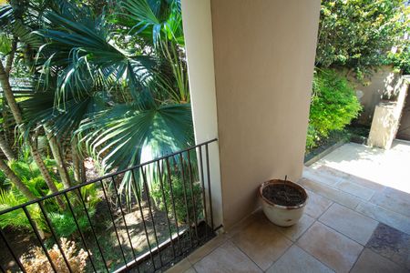 Casa à venda com 385m², 4 quartos e 7 vagas Casa à venda com 385m², 4 quartos e 7 vagasÁrea comum