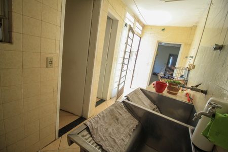 Casa à venda com 385m², 4 quartos e 7 vagas Casa à venda com 385m², 4 quartos e 7 vagasÁrea de Serviço