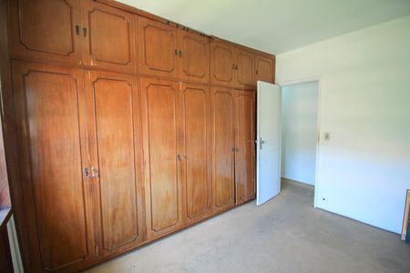 Casa à venda com 385m², 4 quartos e 7 vagas Casa à venda com 385m², 4 quartos e 7 vagasQuarto 1