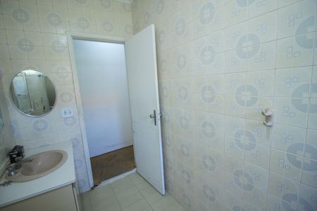 Casa à venda com 385m², 4 quartos e 7 vagas Casa à venda com 385m², 4 quartos e 7 vagasBanheiro Social