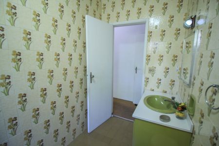 Casa à venda com 385m², 4 quartos e 7 vagas Casa à venda com 385m², 4 quartos e 7 vagasBanheiro Suíte