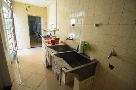 Casa à venda com 385m², 4 quartos e 7 vagas Casa à venda com 385m², 4 quartos e 7 vagasÁrea de Serviço