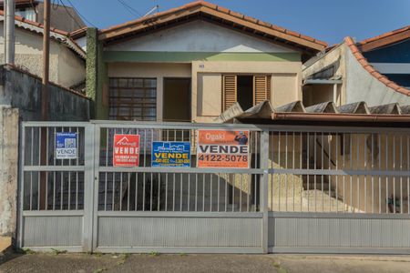 Casa à venda com 71m², 2 quartos e 2 vagas Casa à venda com 71m², 2 quartos e 2 vagasFachada