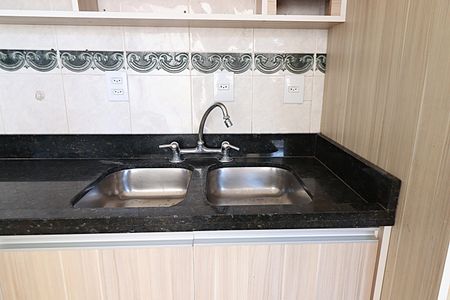 Casa à venda com 370m², 4 quartos e 2 vagasCozinha 