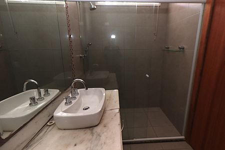 Casa à venda com 370m², 4 quartos e 2 vagasBanheiro - torneira