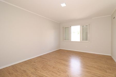 Casa à venda com 370m², 4 quartos e 2 vagasSuíte