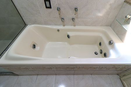 Casa à venda com 370m², 4 quartos e 2 vagasBanheiro da Suíte