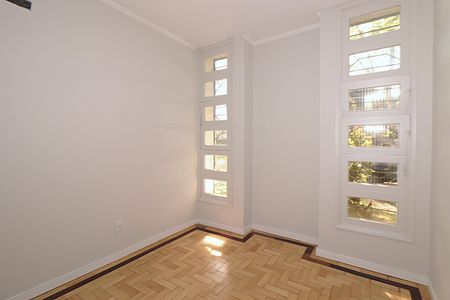 Casa à venda com 370m², 4 quartos e 2 vagasAntessala