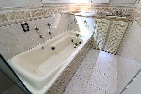 Casa à venda com 370m², 4 quartos e 2 vagasBanheiro da Suíte