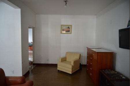 Casa à venda com 323m², 3 quartos e 4 vagasSala