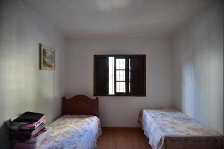 Casa à venda com 323m², 3 quartos e 4 vagasQuarto 2