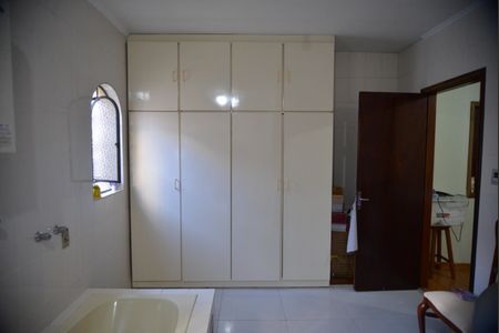 Casa à venda com 323m², 3 quartos e 4 vagasBanheiro da Suíte