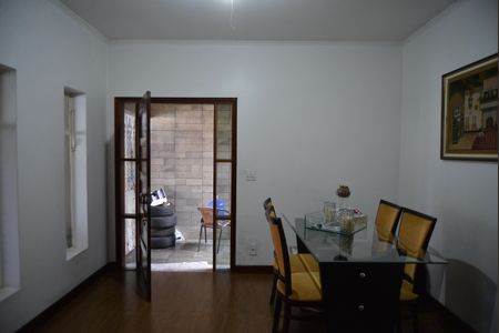 Casa à venda com 323m², 3 quartos e 4 vagasSala