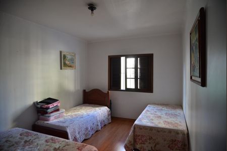 Casa à venda com 323m², 3 quartos e 4 vagasQuarto 2