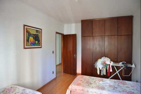 Casa à venda com 323m², 3 quartos e 4 vagasQuarto 2