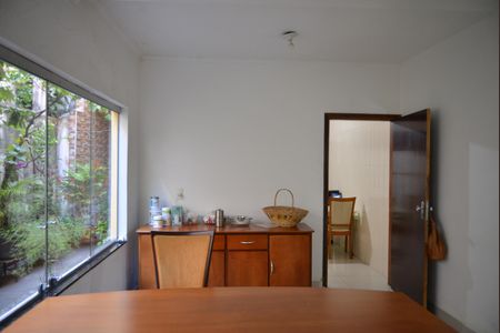 Casa à venda com 323m², 3 quartos e 4 vagasSala