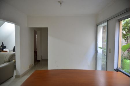 Casa à venda com 323m², 3 quartos e 4 vagasSala