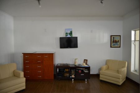 Casa à venda com 323m², 3 quartos e 4 vagasSala