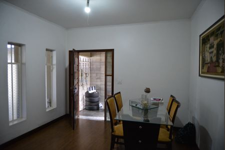 Casa à venda com 323m², 3 quartos e 4 vagasSala